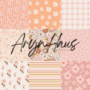 Puede incluir: Una colección de nueve diseños florales y estampados diferentes en tonos melocotón, rosa y crema. Los estampados incluyen margaritas, mariposas, rayas y arreglos florales. El texto "Arya Haus pattern co." se muestra en cursiva.