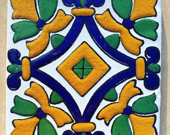Azulejo de cerámica mediterráneo pintado a mano