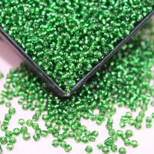 Perline di vetro verde smeraldo da 2 mm, perline di vetro sciolte per la creazione di gioielli, ricami e materiali artigianali, disponibili in 10/20/50/100/250/500 g.