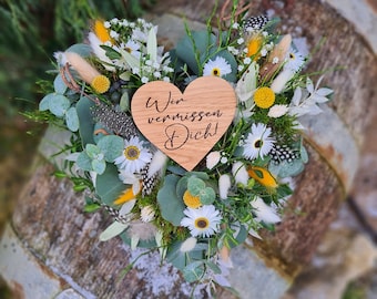 Handmade spring grave arrangement – heart-shaped personalized grave arrangement – All Saints' Day grave arrangement – hardy grave decoration – durable funeral arrangement