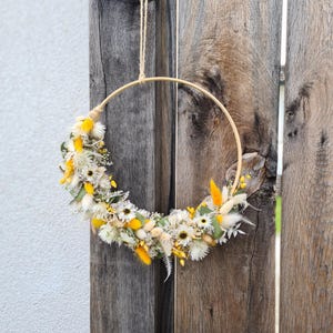 Trockenblumenkranz DIY, Trockenblumenkranz selbst gestalten, haltbarer Türkranz, Trockenblumenkranz bunt, Bambusring Kranz, ganzjähriger Kranz für Haustür, jahreszeitlicher Kranz, Kranz aus Trockenblumen, Geschenkset DIY Kranz, Kranz selbst binden