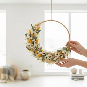 Trockenblumenkranz DIY, Trockenblumenkranz selbst gestalten, haltbarer Türkranz, Trockenblumenkranz bunt, Bambusring Kranz, ganzjähriger Kranz für Haustür, jahreszeitlicher Kranz, Kranz aus Trockenblumen, Geschenkset DIY Kranz, Kranz selbst binden