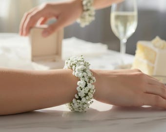 Floral bracelet made of fresh baby's breath – Delicate bridal jewelry for the wrist – Bridal bracelet – White baby's breath bracelet for weddings