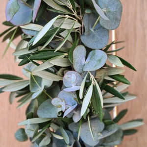 frische Tischgirlande, Brautgirlande, Autoschmuck Girlande grün, Autogirlande, Blumenschmuck für Tisch Eukalyptus und Olive, gebundene Hochzeitgirlande, Girlande Traubogen, frisch gebundene Girlande, Tischgesteck Hochzeit, Girlande freie Trauung