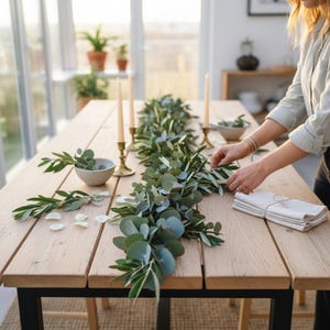 frische Tischgirlande, Brautgirlande, Autoschmuck Girlande grün, Autogirlande, Blumenschmuck für Tisch Eukalyptus und Olive, gebundene Hochzeitgirlande, Girlande Traubogen, frisch gebundene Girlande, Tischgesteck Hochzeit, Girlande freie Trauung