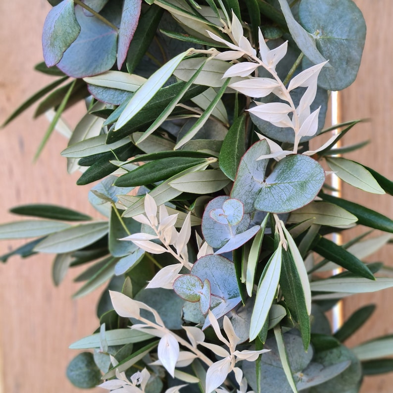 frische Tischgirlande, Brautgirlande, Autoschmuck Girlande grün, Autogirlande, Blumenschmuck für Tisch Eukalyptus und Olive, gebundene Hochzeitgirlande, Girlande Traubogen, frisch gebundene Girlande, Tischgesteck Hochzeit, Girlande freie Trauung