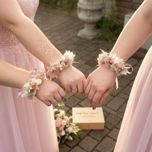 Trockenblumen Armand, Armband aus Trockenblumen, Blütenband für Handgelenk, Brautschmuck Blumenarmband, haltbares Blütenarmband, Armschmuck Braut Trockenblumen, Kränzchen für Handgelenk, Blumenarmband Kommunion, Armschmuck Kommunion