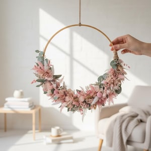 Trockenblumenkranz DIY, Trockenblumenkranz selbst gestalten, haltbarer Türkranz, Trockenblumenkranz bunt, Bambusring Kranz, ganzjähriger Kranz für Haustür, jahreszeitlicher Kranz, Kranz aus Trockenblumen, Geschenkset DIY Kranz, Kranz selbst binden