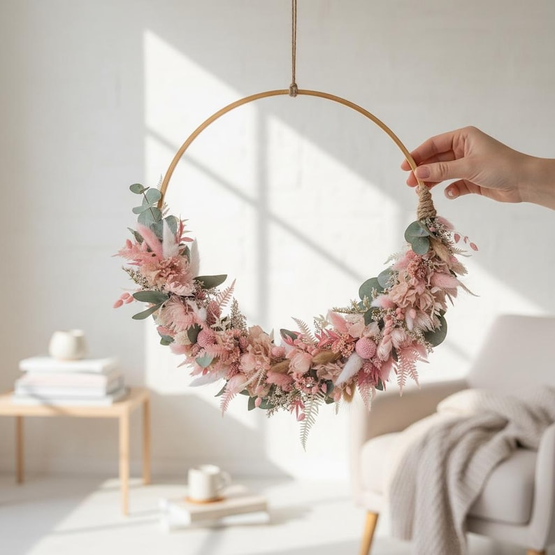 Trockenblumenkranz DIY, Trockenblumenkranz selbst gestalten, haltbarer Türkranz, Trockenblumenkranz bunt, Bambusring Kranz, ganzjähriger Kranz für Haustür, jahreszeitlicher Kranz, Kranz aus Trockenblumen, Geschenkset DIY Kranz, Kranz selbst binden