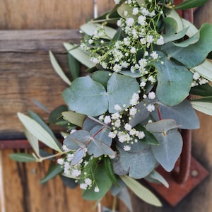frische Tischgirlande, Brautgirlande, Autoschmuck Girlande grün, Autogirlande, Blumenschmuck für Tisch Eukalyptus und Olive, gebundene Hochzeitgirlande, Girlande Traubogen, frisch gebundene Girlande, Tischgesteck Hochzeit, Girlande freie Trauung
