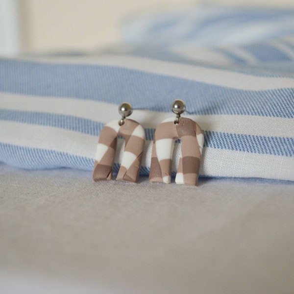 Boucles d’oreilles en arc à motif Gingham