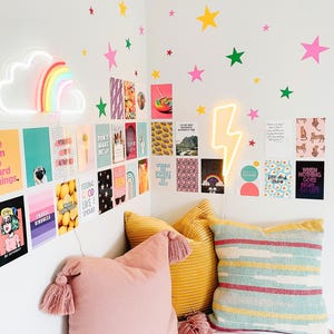Décoration murale pour chambre de fille • Collage artistique mural rose • 30 posters BCBG