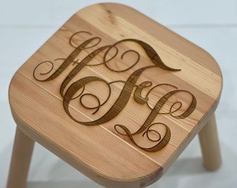 Tabouret monogrammé personnalisé, Tabouret d’étape pour enfant, Tabouret d’étape pour tout-petit, Tabouret d’étape en bois, Tabouret d’étape de cuisine, Tout-petit, Cadeau, Enfant