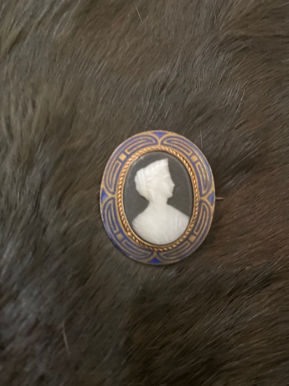 Victorian Art Nouveau Glass Cameo Mourning Brooch - image 2