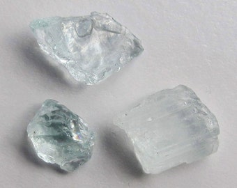 Aquamarin aus Brasilien, 3 Kristalle 18.9 Ct, Rohedelsteine bis 19 mm