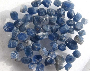 Blauer Saphir aus Madagaskar, 50 Ct., Rohedelsteine