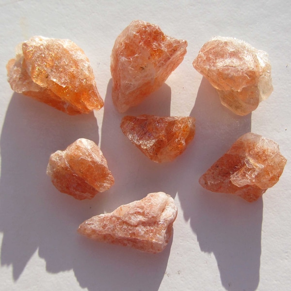 Sonnenstein, 54 Ct. Rohedelsteine, 7 Rohsteine, 10-18 mm