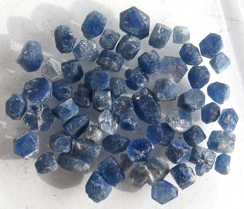 Blauer Saphir aus Madagaskar, 50 Ct., Rohedelsteine Bild 3