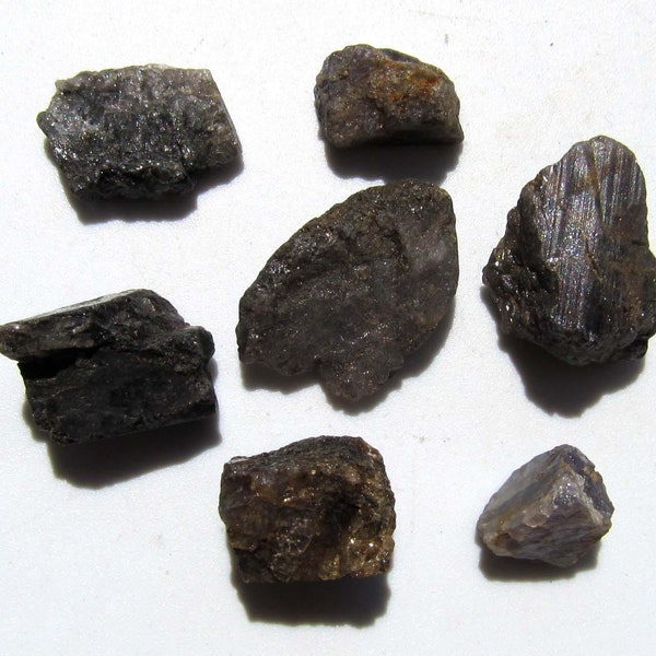 Cordierit, Iolith, 7 Rohedelsteine aus Tansania, 42.5 Ct.