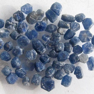 Blauer Saphir aus Madagaskar, 50 Ct., Rohedelsteine Bild 2