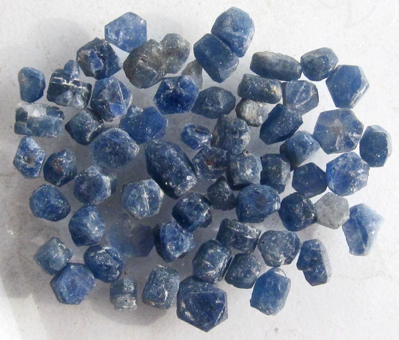 Blauer Saphir aus Madagaskar, 50 Ct., Rohedelsteine Bild 2