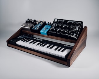 Arturia Keystep desktop synth stand. Wooden rack for Keystep 32 / 37 / PRO with synth and effects.