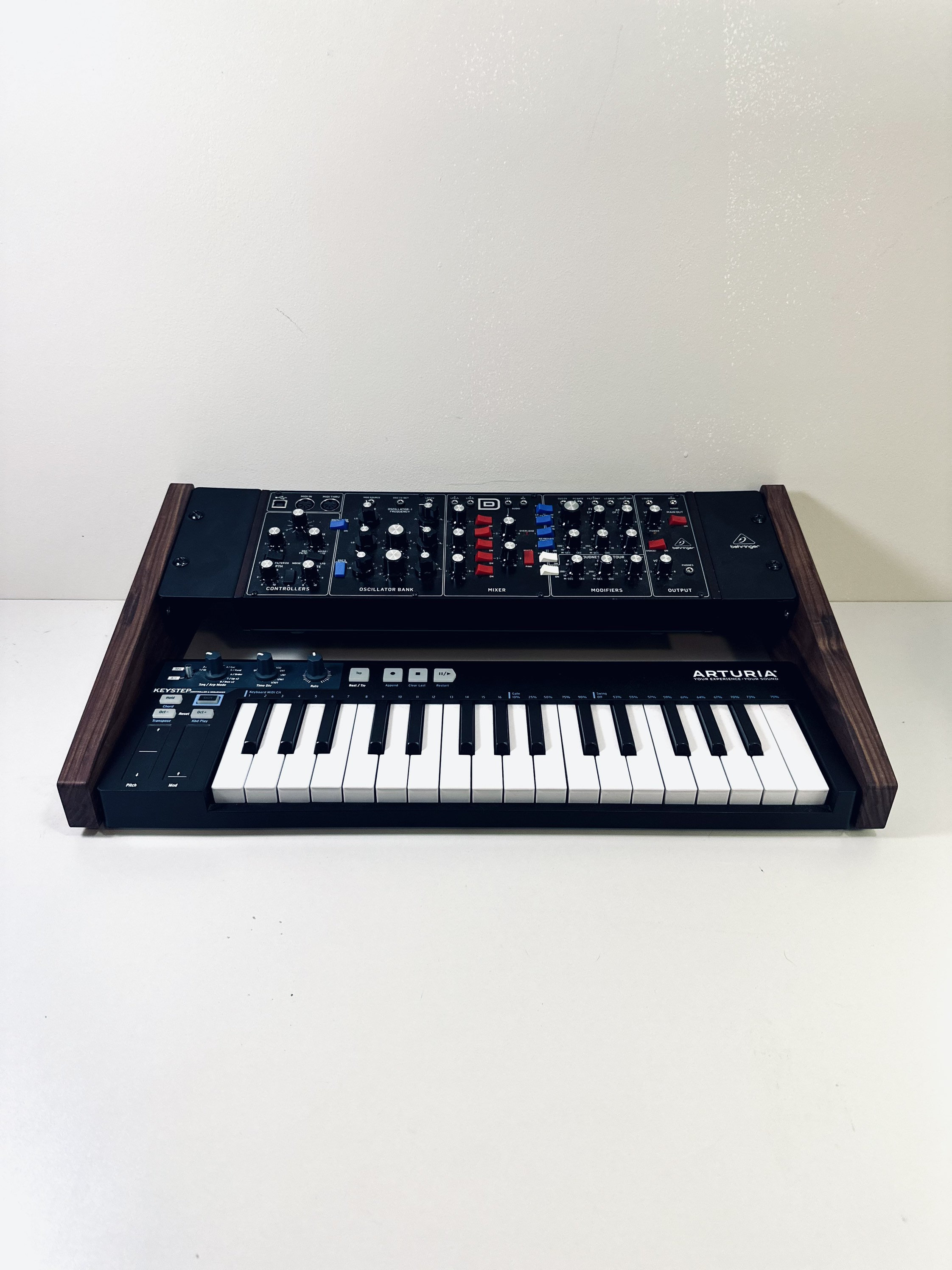Arturia Keystep and Synth Rack Stand Behringer Pro 800 Model D