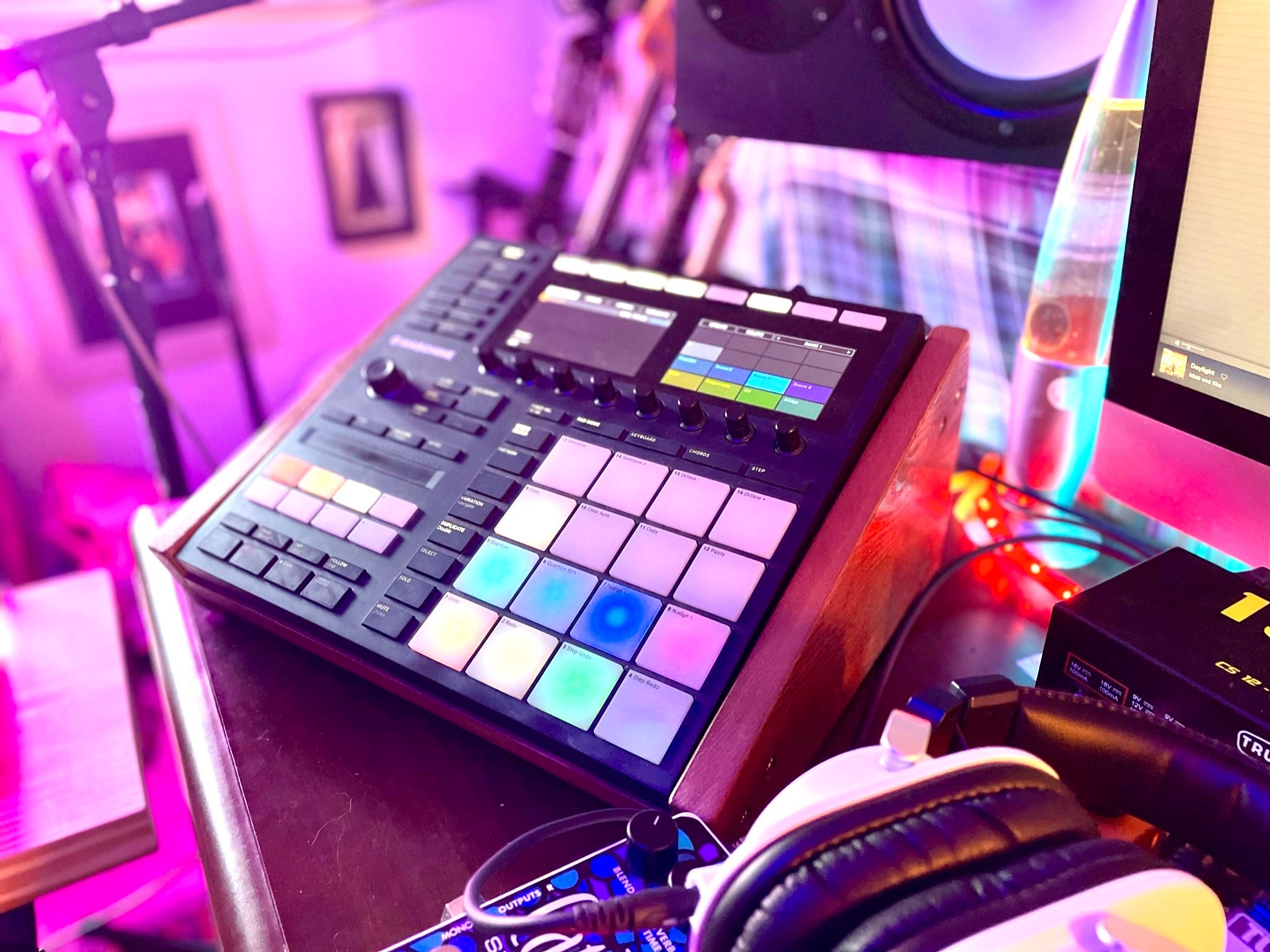 超安い Native または Plus Maschine // スタンド Maschine Instruments DJ機材
