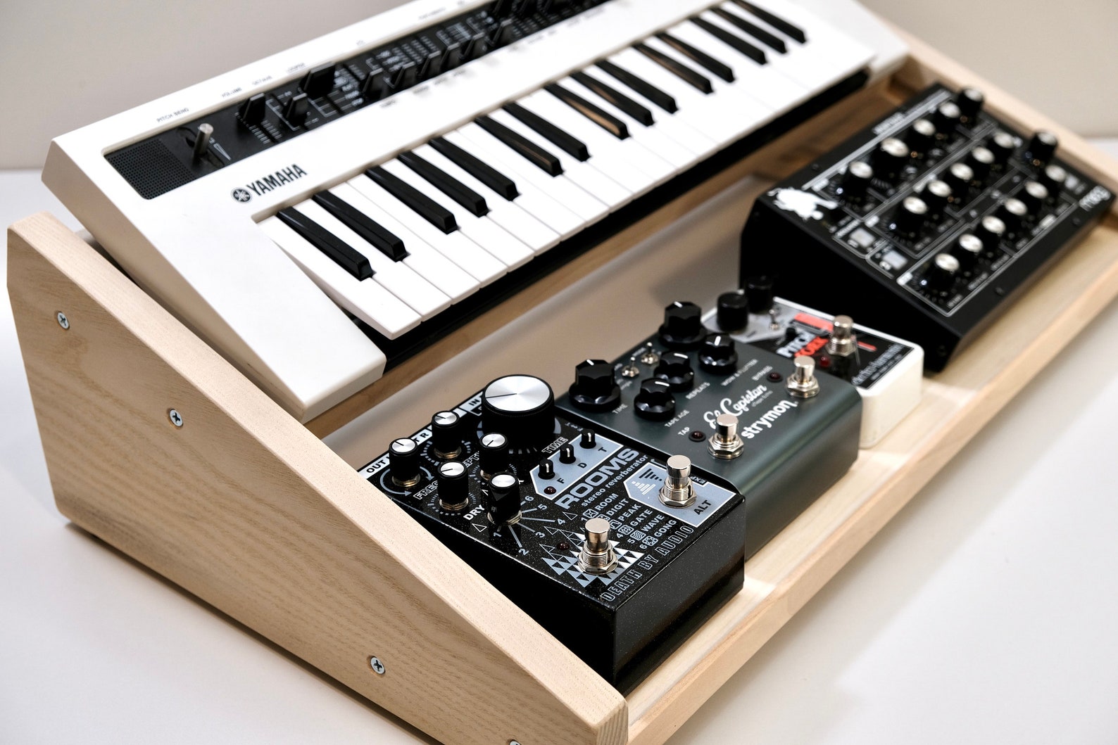 Yamaha Reface Series Synth Stand With Pedal Shelf. Desktop Keyboard Stand / Pedalboard for Synth