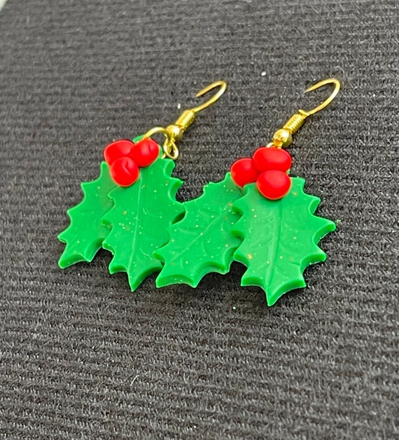 Clay Christmas Dangle Earrings Holiday Earrings Clay Christmas Holly Leaf Earrings Clay Winter Earrings Clay Holly Leaf Dangle Earrings