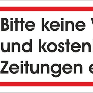 Könnte beinhalten: Ein rotes Stoppschild mit dem Wort "STOP" in weißen Buchstaben. Das Schild ist von einem roten Rand umgeben und der Text "Bitte keine Werbung und kostenlose Zeitungen einwerfen" ist in Schwarz unter dem Schild geschrieben.