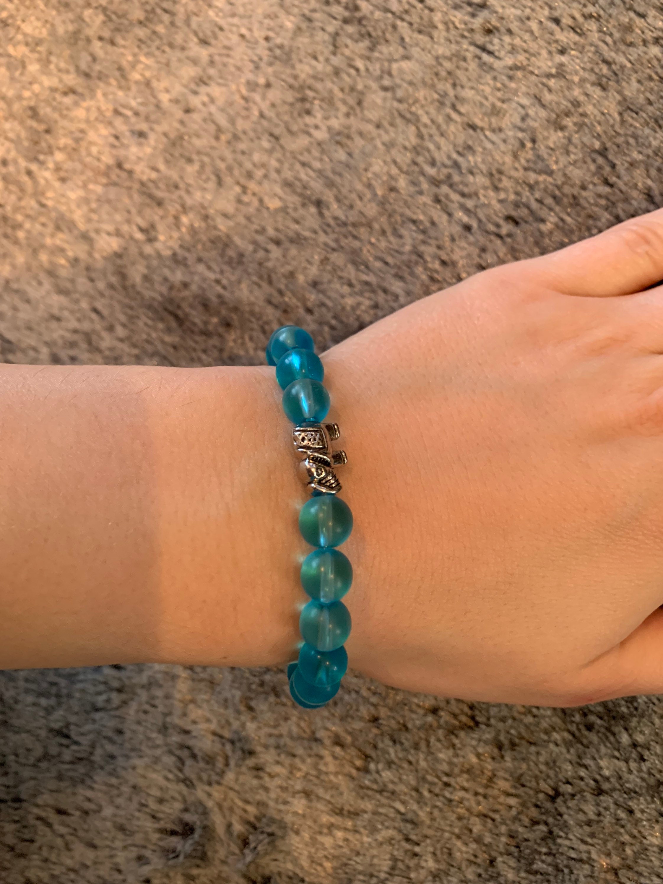 象のチャーム付きブレスレット 象のチャーム付きブレスレット