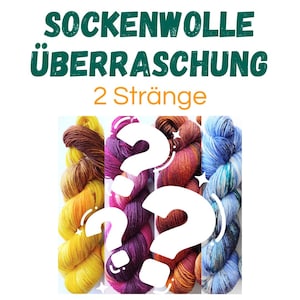 Könnte beinhalten: Vier Garnstränge in Gelb, Magenta, Orangerot und Blau mit dem Text SOCKENWOLLE ÜBERRASCHUNG 2 Stränge. Das Garn zeigt melierte Farbmuster und große weiße Fragezeichen-Grafiken sind über die Mitte des Bildes gelegt.