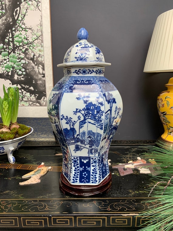 Hexagonal Blue & White Porcelain Tea Caddy - Pastoral Scenes Hexagonal Blue & White Porcelain Tea Caddy - Pastoral Scenes