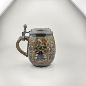 ピューター蓋付きヴィンテージドイツ製陶器製ビールジョッキ4個と蓋