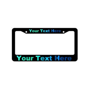 Könnte beinhalten: Schwarzer Nummernschildrahmen mit einem blauen und grünen Farbverlauf. Der Text "Your Text Here" ist oben und unten auf dem Rahmen aufgedruckt.