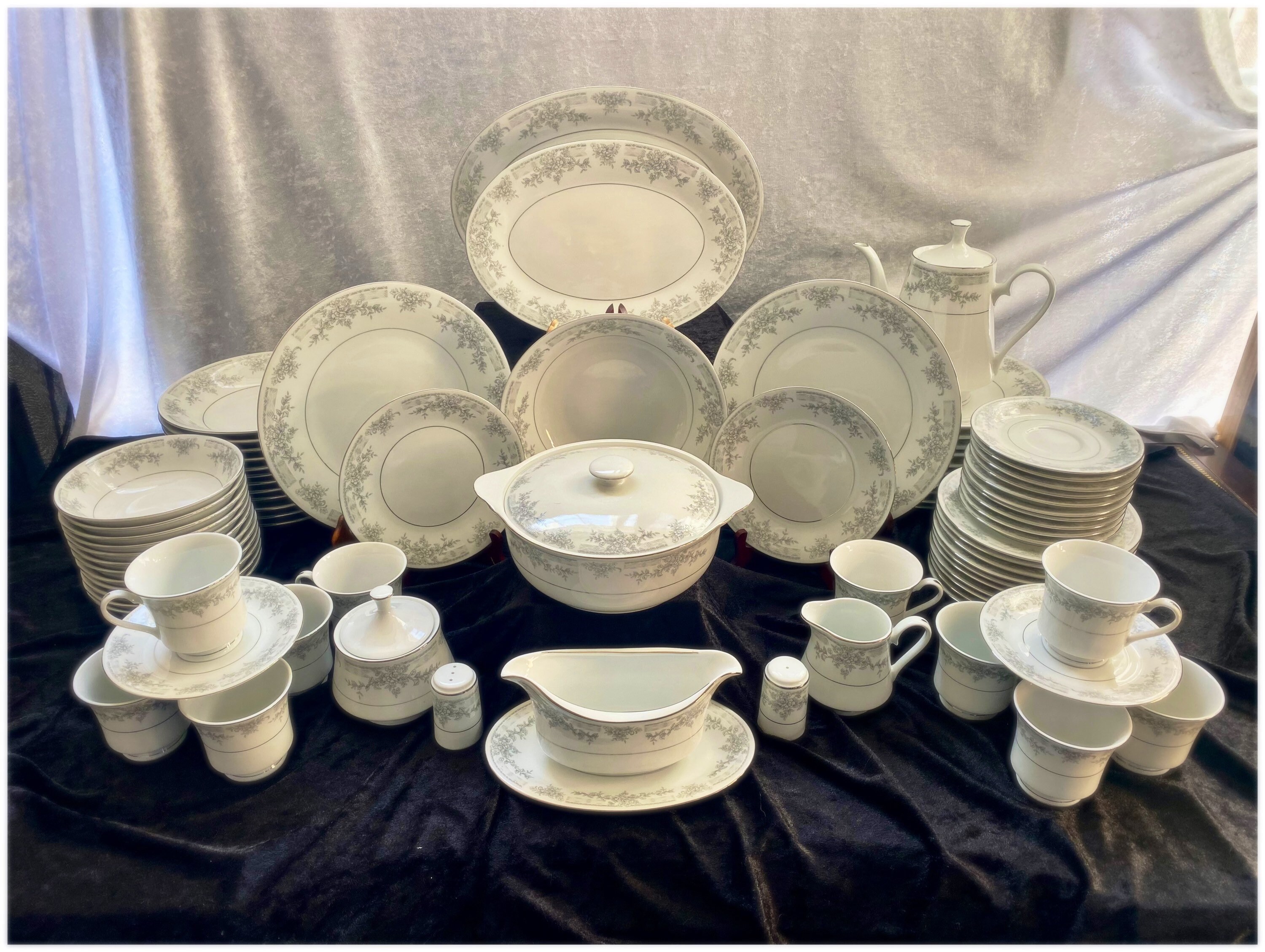 Lynns Fine China Olivia Service for 12 84 Piece Set Gray & White