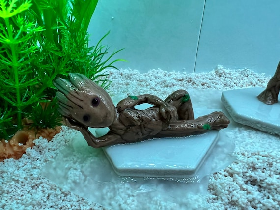 Neerduwen zadel Uitwerpselen Baby Groot Aquarium Decorations - Etsy