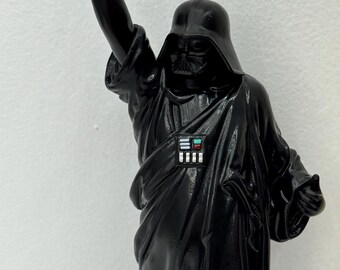 Darth Vader Aquarium Statue: Star Wars Liberty Decor