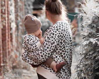 Oversized women's sweatshirt with leopard print, beige | Matching look for mom and child | Organic cotton sweater | Mother and child look | Mom sweater with leopard print