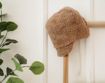 Peaked cap with ears made of organic cotton teddy plush fabric for babies and children – Sustainable boho style for your little ones in two colors