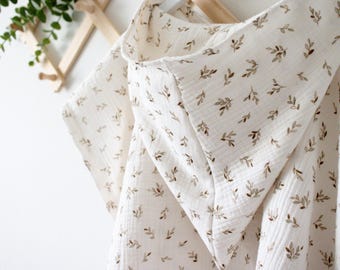 Muslin bath poncho for babies and children in two subtle, child-friendly designs, perfect for your summer vacation.
