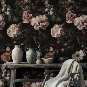 Carta da parati floreale scura di ispirazione vintage, murale di fiori di natura morta malinconica, elegante sfondo nero, decorazione da parete staccabile e adesiva
