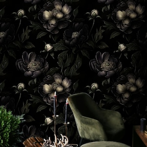 Carta da parati floreale scura Noir con fiori di peonia malinconici, elegante design botanico per murale sofisticato