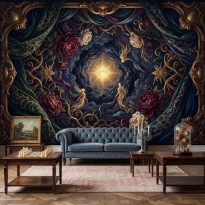 Peut inclure: Scène d'intérieur avec un canapé bleu, des tables basses en bois et un jeu d'échecs. Le fond est une fresque détaillée avec des éléments floraux et célestes, dont un motif central en forme d'œil et des rideaux bleu foncé.