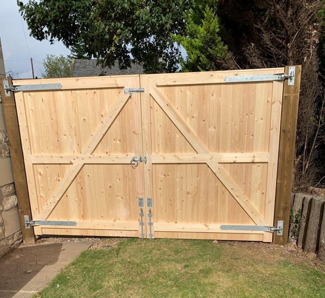 Driveway Gates Wooden Flat Top Bespoke Made to Measure