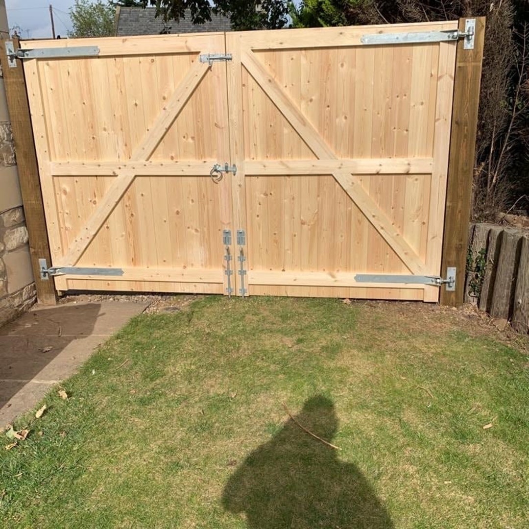 Bespoke Wooden Driveway Gates: Redwood Timber, Made to Measure - Etsy, image size:1080x1080