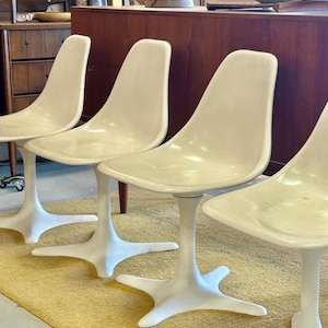 Vintage Mid Century Modern Fiberglass Tulip Dining Chairs - Set of 4 imagem 2