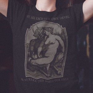 Wir sind jeder unser eigener Teufel, Vintage Teufel, Satan Design, Unisex T-Shirt, Unisex Hoodie, Damen Racerback Tank Top
