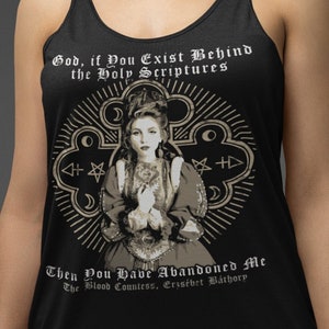 Op de afbeelding: Zwart tanktop met een grafische print van een vrouw met een kroon en de tekst "God, if You Exist Behind the Holy Scriptures Then You Have Abandoned Me The Blood Countess. Erzsébet Báthory"